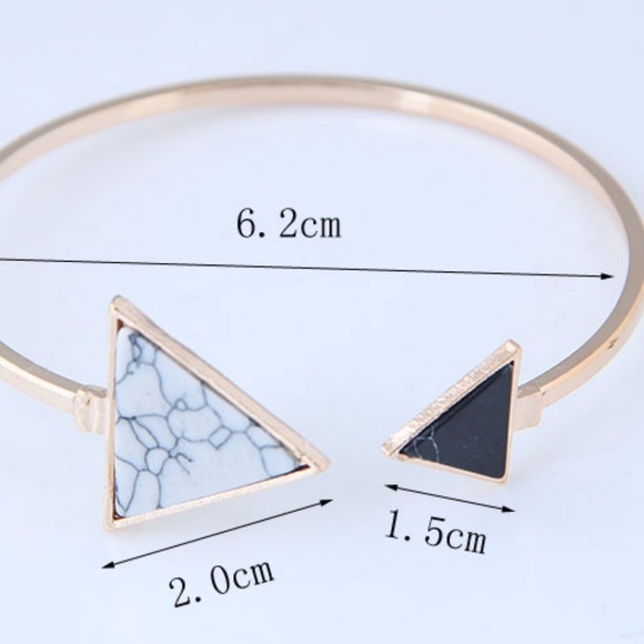 RENNE | Adjustable Triangle Marble Boho Bracelet - Picture 4 of 6